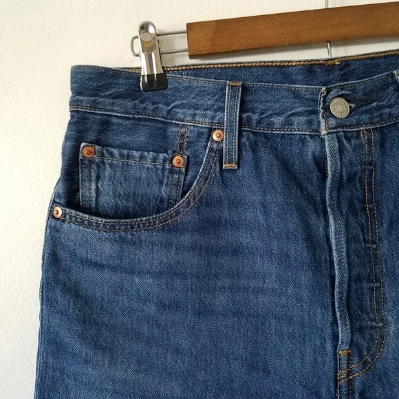 𝅺Levi's  501 Medium Wash High Rise Frayed Hem Denim Shorts Women's Size 30 - Picture 5 of 12